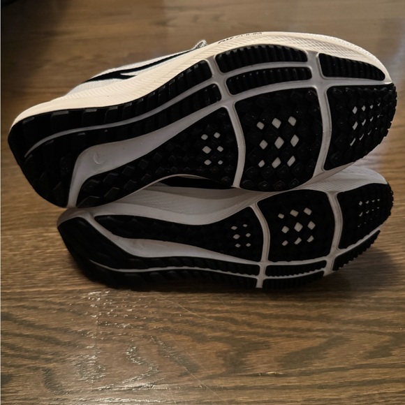 Nike Air Zoom Pegasus - New in box! W7.5 - Picture 4 of 5